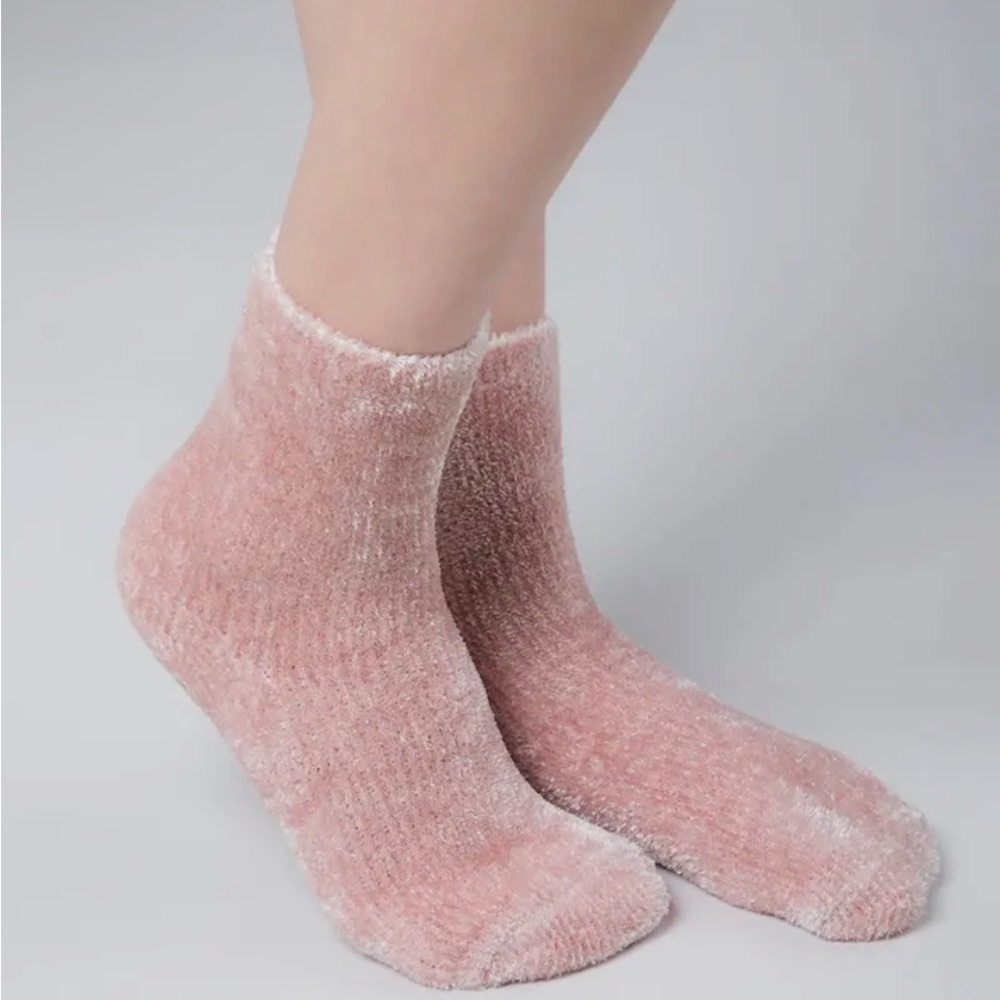 0005.  Cozy Pink Fuzzy Chenille Socks - Pink
